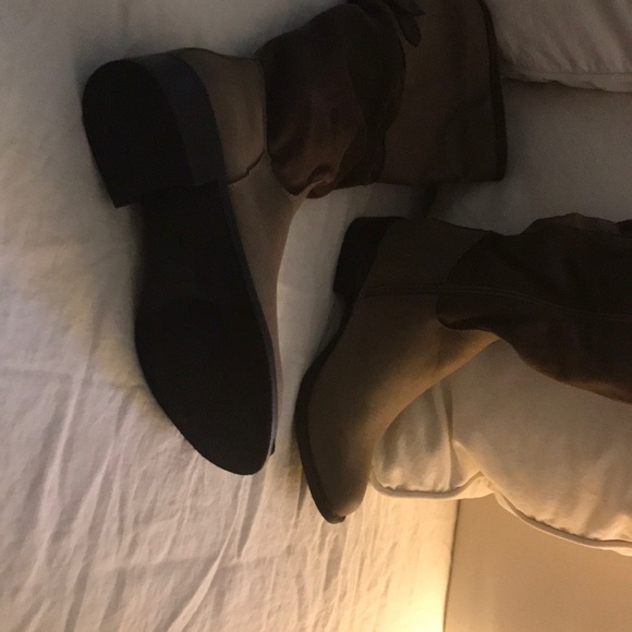 New boots without tag never worn - Picture 2 of 4